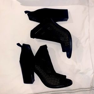 Vince Camuto Kenya Peep Toe Bootie Shoes Black 6